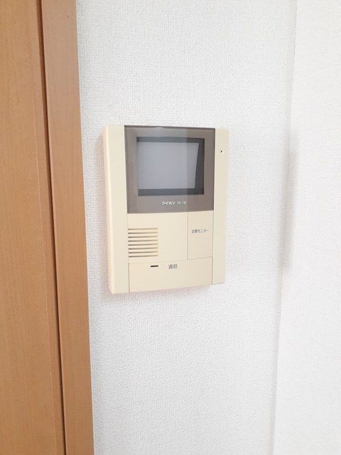 �y�Z�L�����e�B�z�@