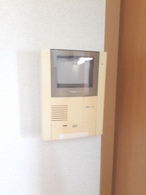 �y�Z�L�����e�B�z�@