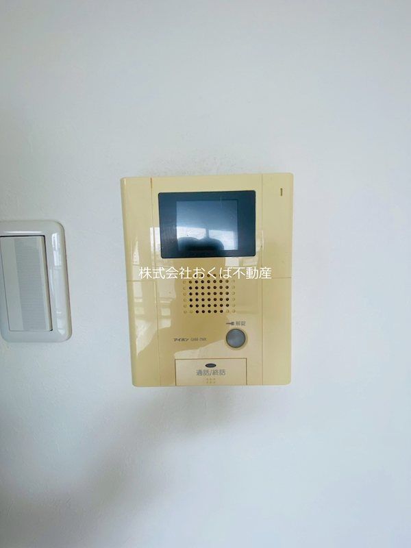 �y�Z�L�����e�B�z�@