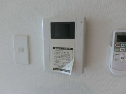 �y�Z�L�����e�B�z�@