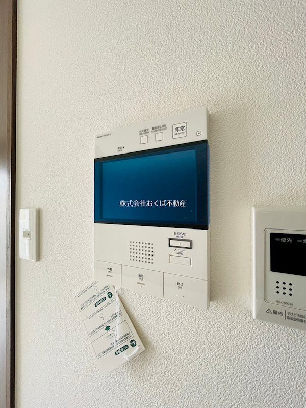 �y�Z�L�����e�B�z�@