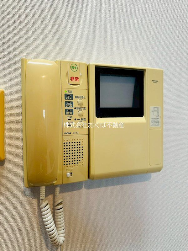 �y�Z�L�����e�B�z�@