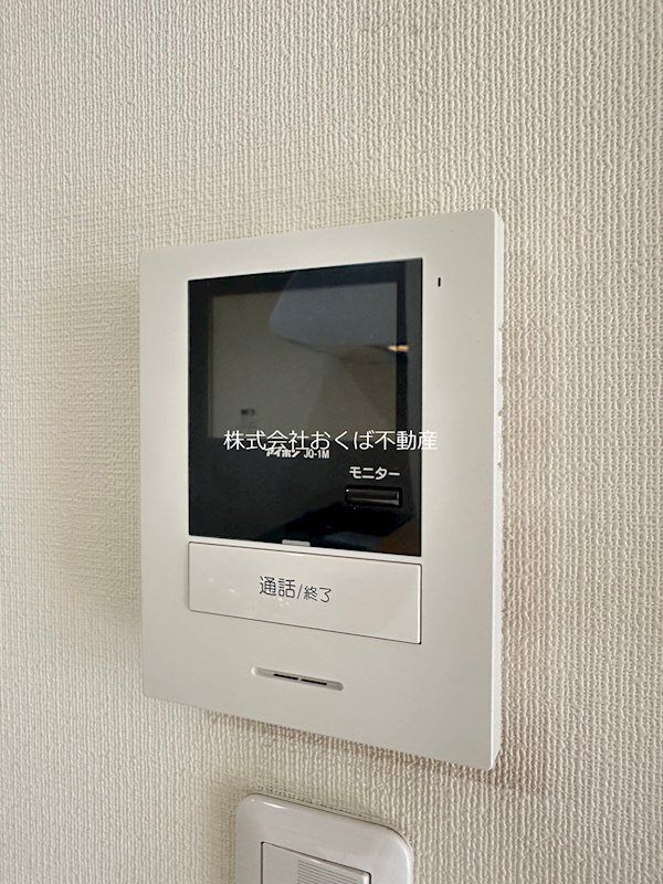 �y�Z�L�����e�B�z�@