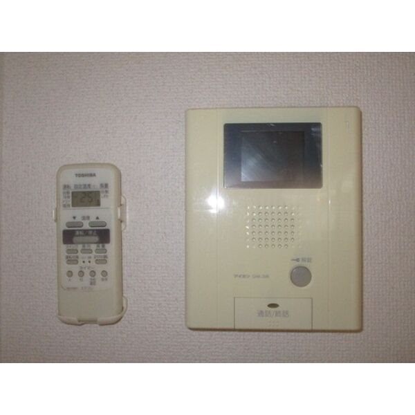 �y�Z�L�����e�B�z�@