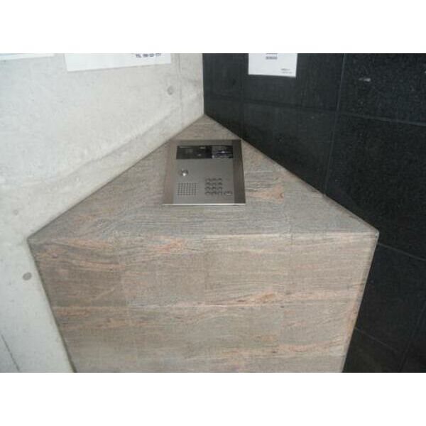 �y�Z�L�����e�B�z�@