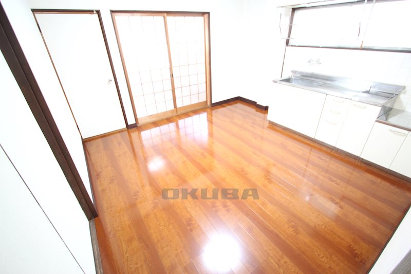 �y���ԁE���r���O�z�@