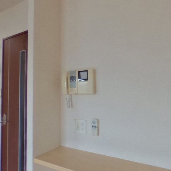 �y�Z�L�����e�B�z�@