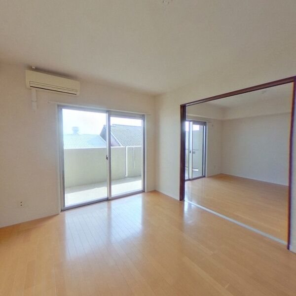 �y���ԁE���r���O�z�@