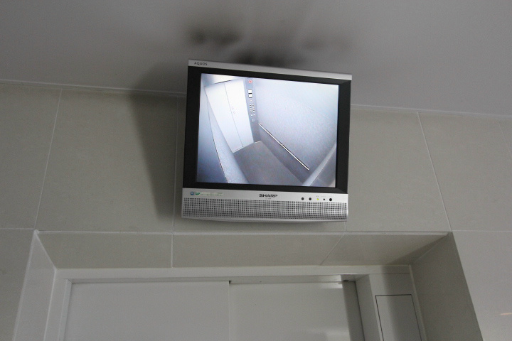 �y�Z�L�����e�B�z�@