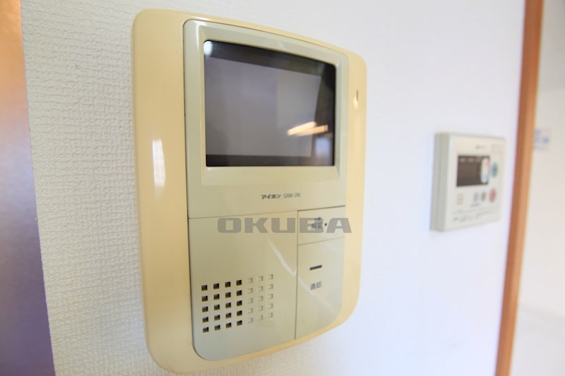 �y�Z�L�����e�B�z�@