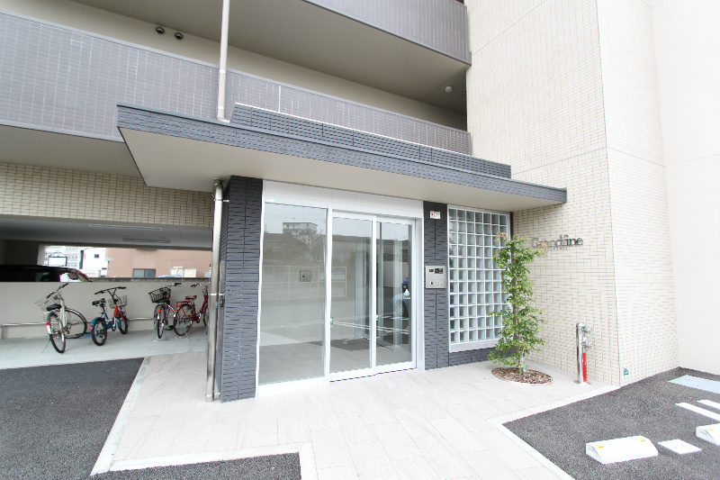 �y�G���g�����X�z�@