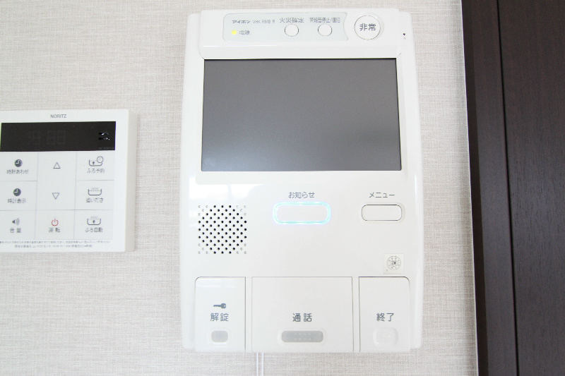 �y�Z�L�����e�B�z�@