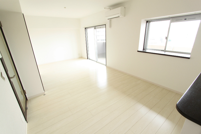 �y�����E���r���O�z�@