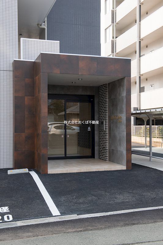 �y�G���g�����X�z�@