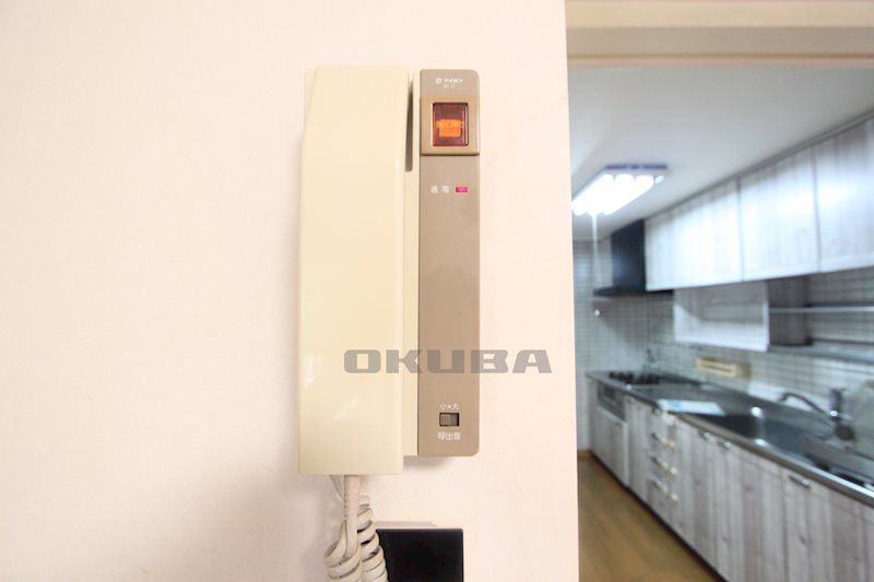 �y�Z�L�����e�B�z�@