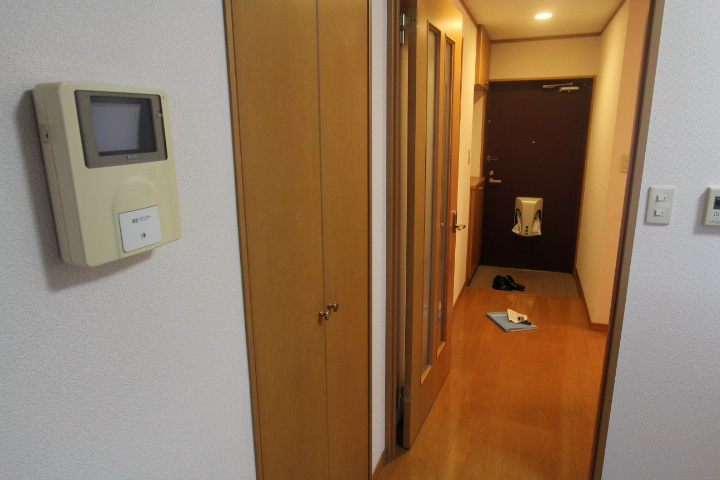 �y�Z�L�����e�B�z�@