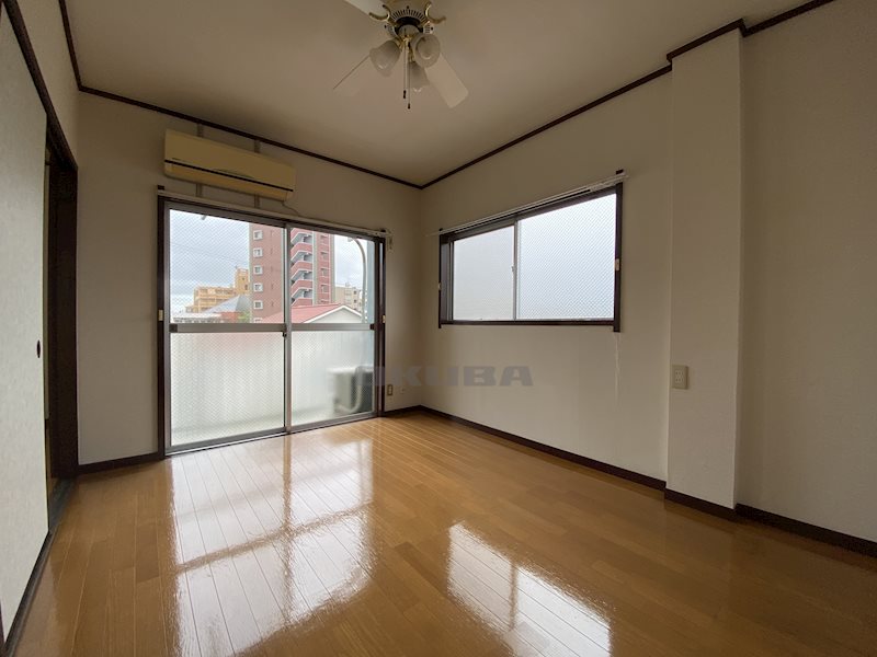 �y���ԁE���r���O�z�@