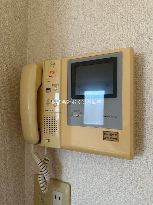 �y�Z�L�����e�B�z�@