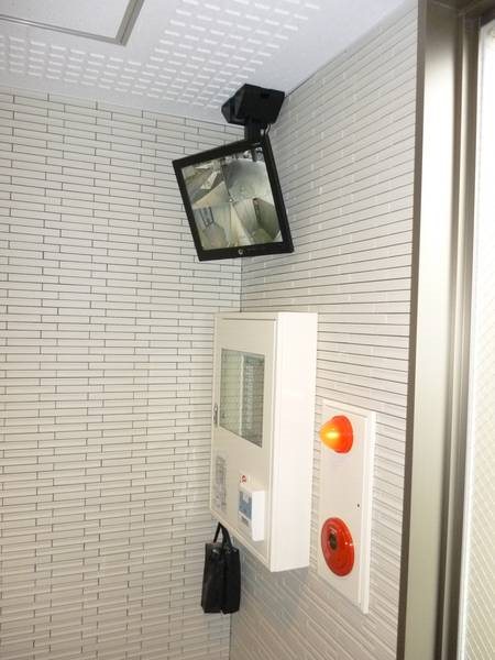 �y�Z�L�����e�B�z�@�h�ƃJ����