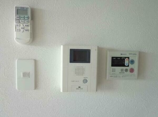 �y�Z�L�����e�B�z�@