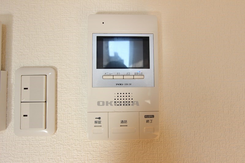 �y�Z�L�����e�B�z�@