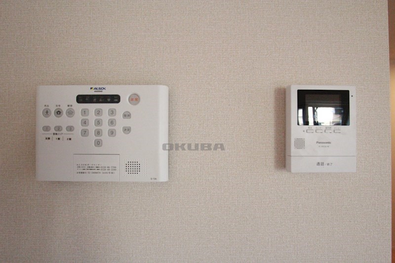 �y�Z�L�����e�B�z�@