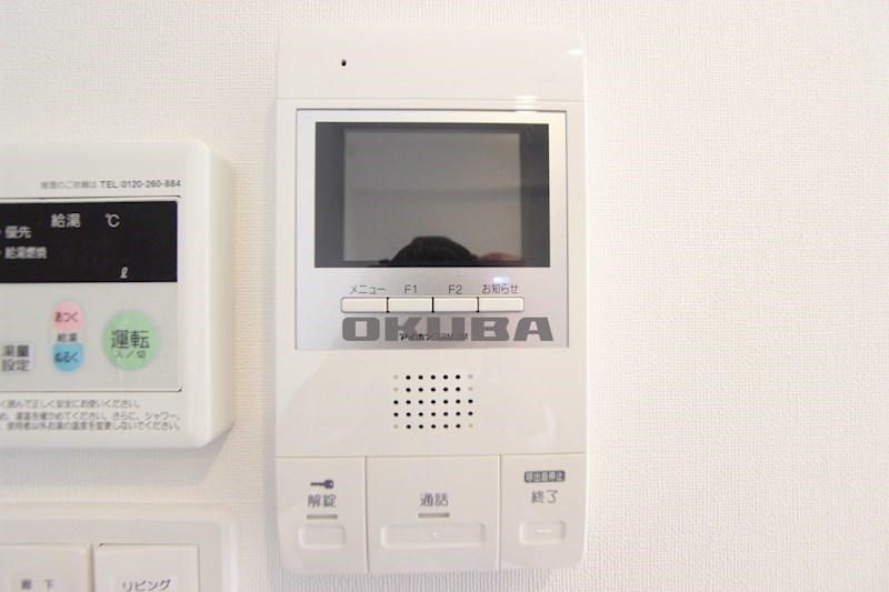 �y�Z�L�����e�B�z�@