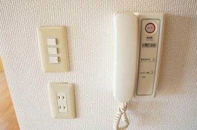 �y�Z�L�����e�B�z�@