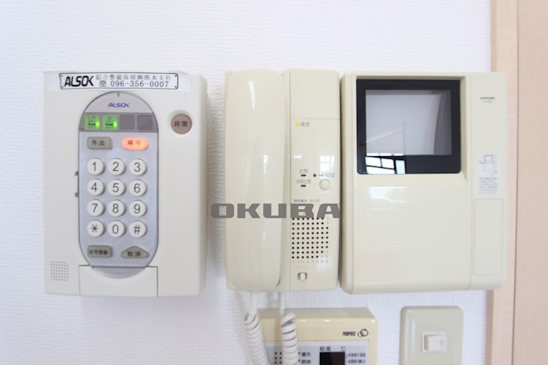 �y�Z�L�����e�B�z�@