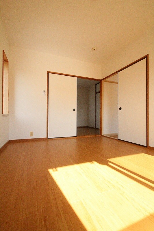 �y�����E���r���O�z�@