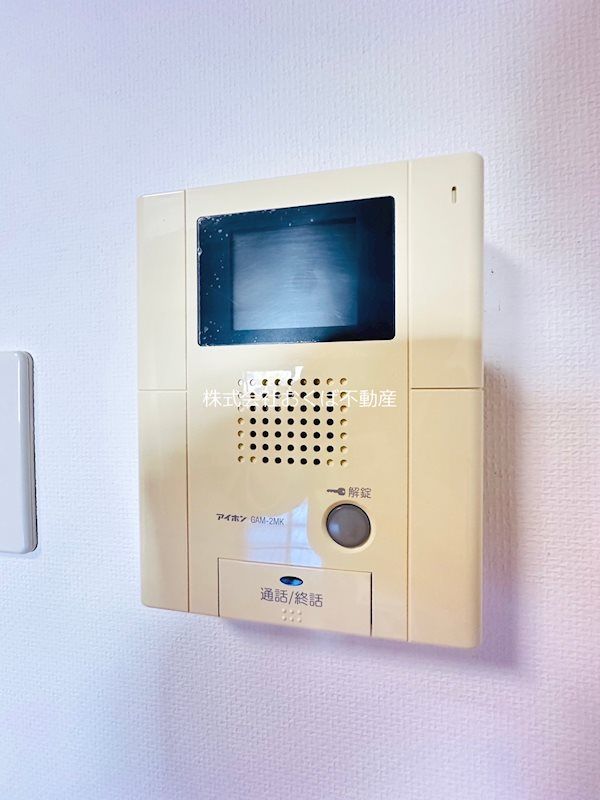 �y�Z�L�����e�B�z�@