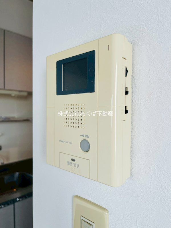 �y�Z�L�����e�B�z�@