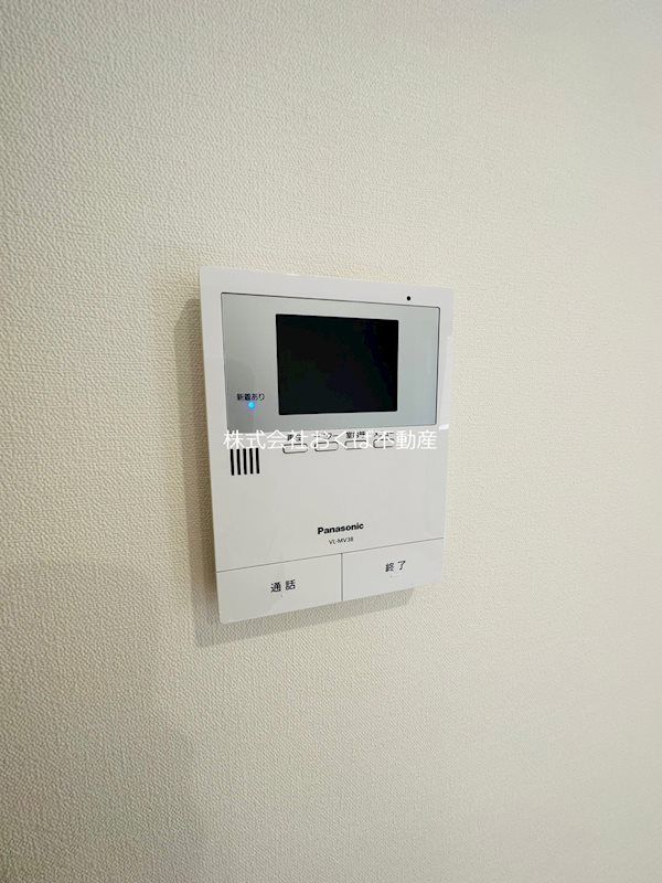 �y�Z�L�����e�B�z�@