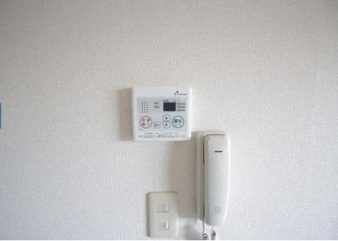 �y�Z�L�����e�B�z�@