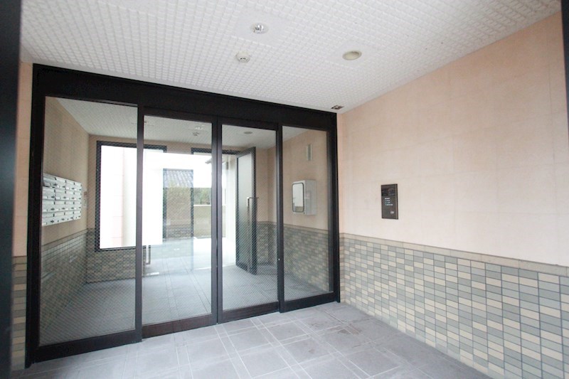 �y�Z�L�����e�B�z�@