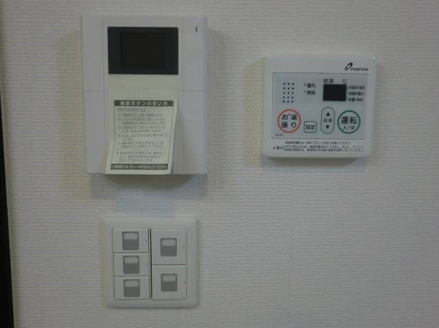 �y�Z�L�����e�B�z�@