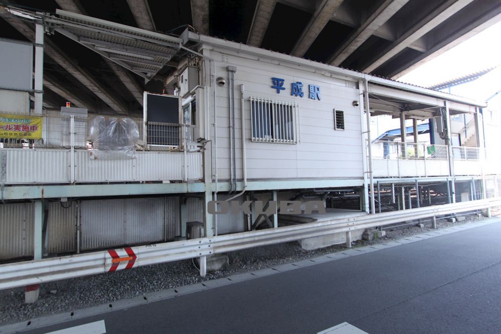 �y���Ӂz�@JR �����w 196m