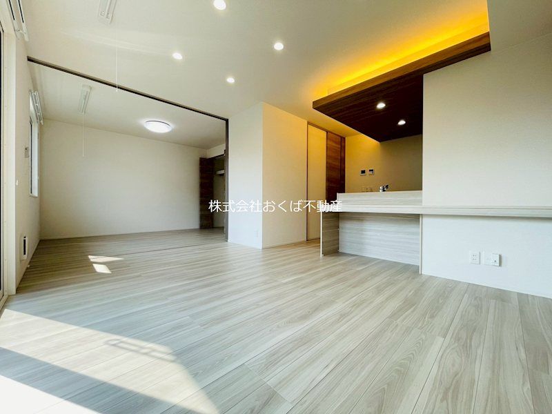 �y���ԁE���r���O�z�@