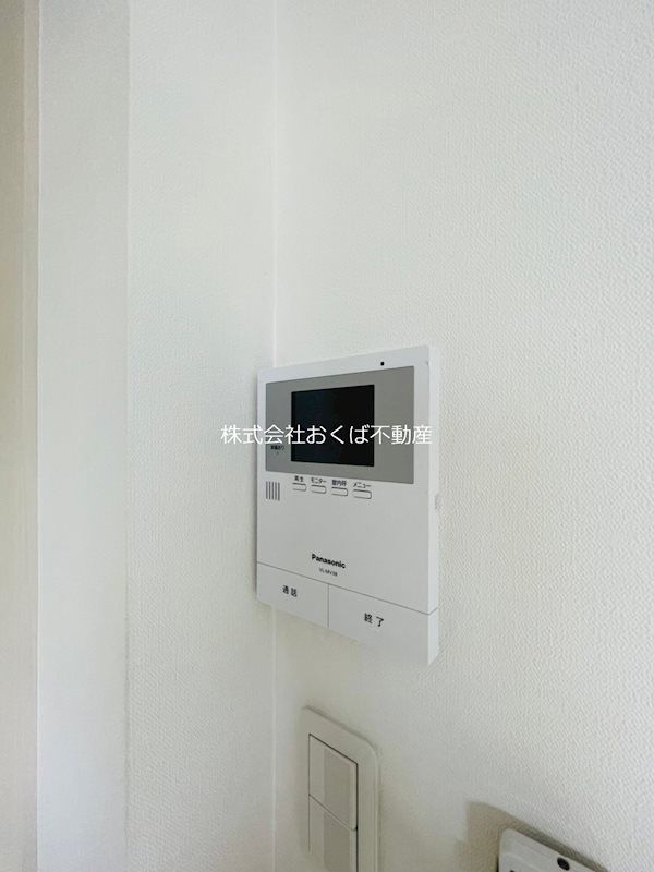 �y�Z�L�����e�B�z�@