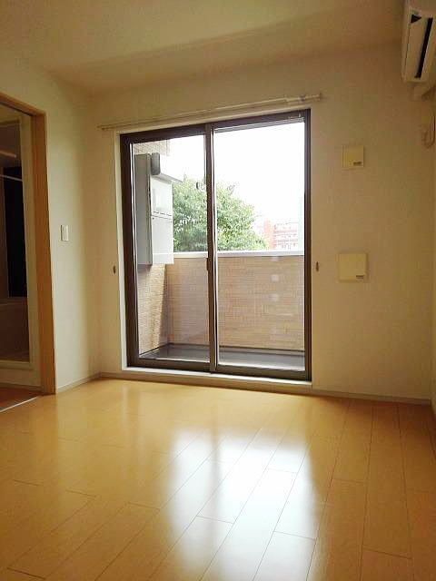 �y���ԁE���r���O�z�@