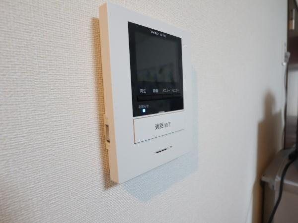 �y�Z�L�����e�B�z�@