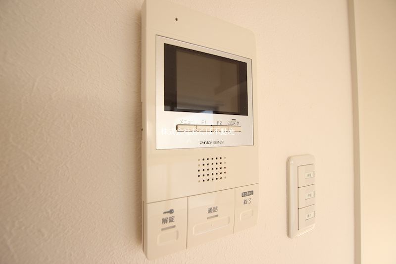 �y�Z�L�����e�B�z�@