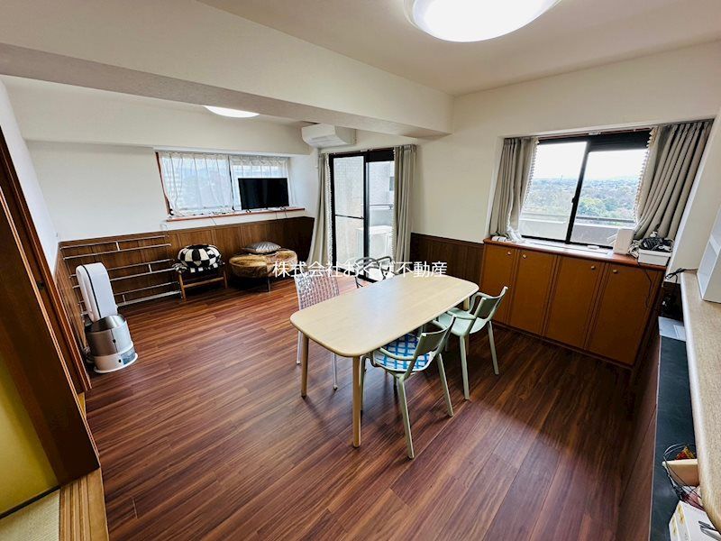 �y���ԁE���r���O�z�@