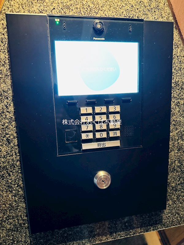 �y�Z�L�����e�B�z�@