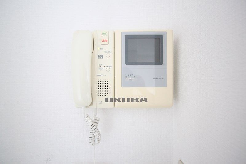 �y�Z�L�����e�B�z�@