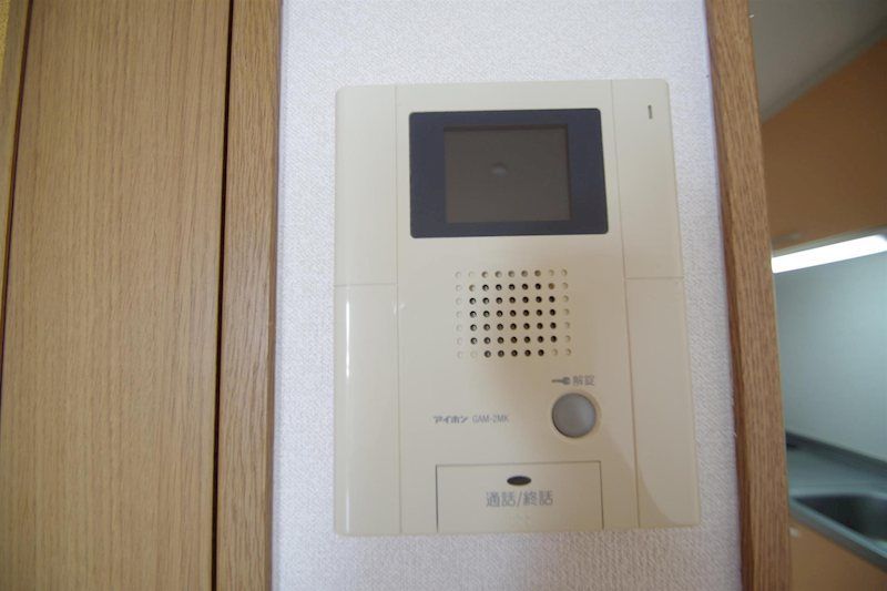 �y�Z�L�����e�B�z�@