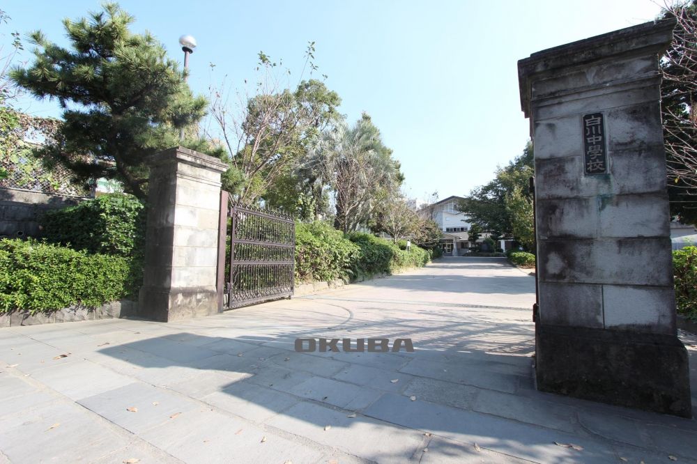 �y���Ӂz�@�F�{�s�����쒆�w�Z 261m