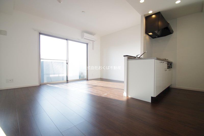 �y���ԁE���r���O�z�@