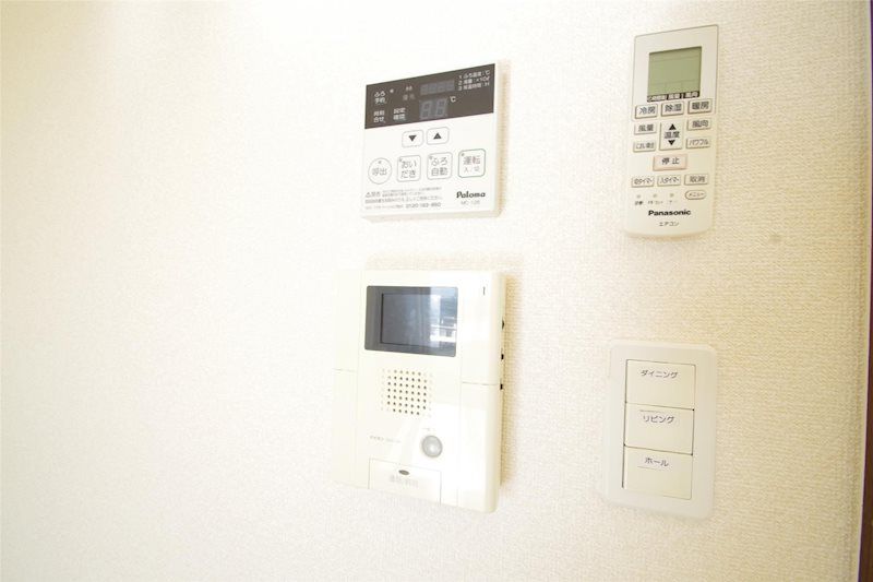 �y�Z�L�����e�B�z�@