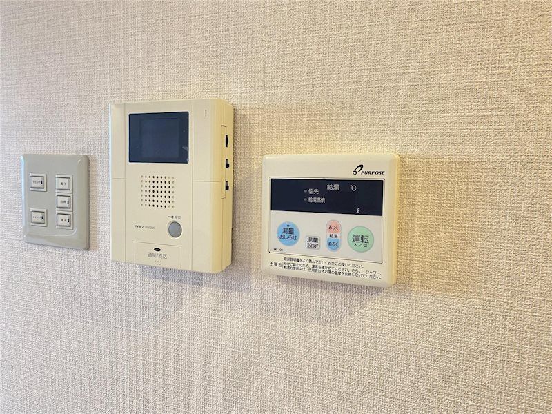 �y�Z�L�����e�B�z�@